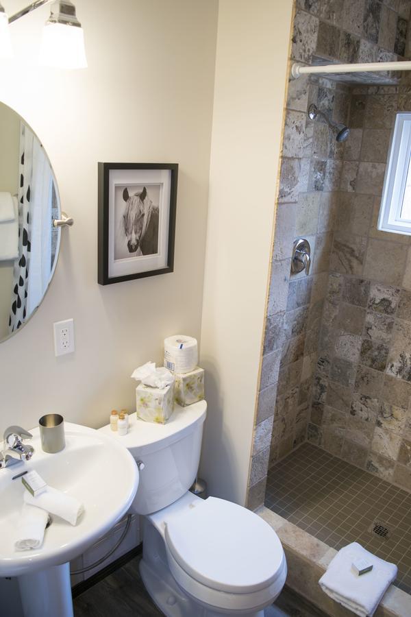 קאנמור Yamnuska Suites מראה חיצוני תמונה